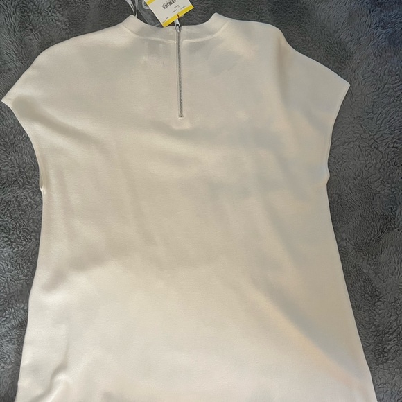 Anne Klein NWT white embroidered top size medium - Picture 3 of 3